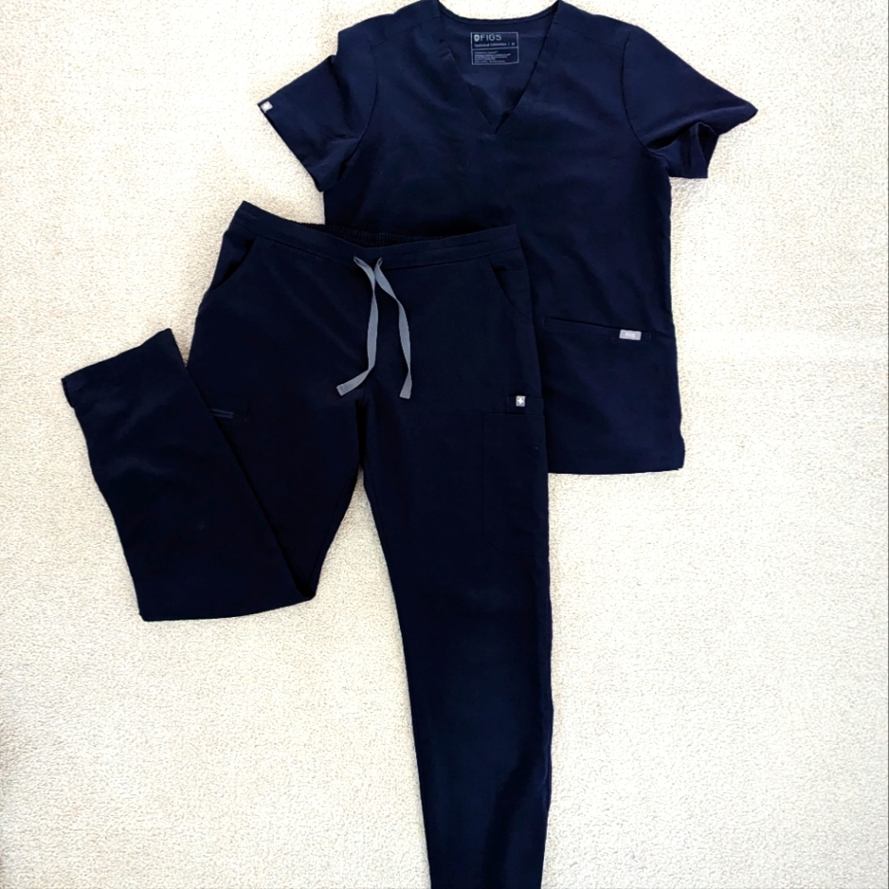 FIGS Navy Blue Women's Scrub Set: Medium